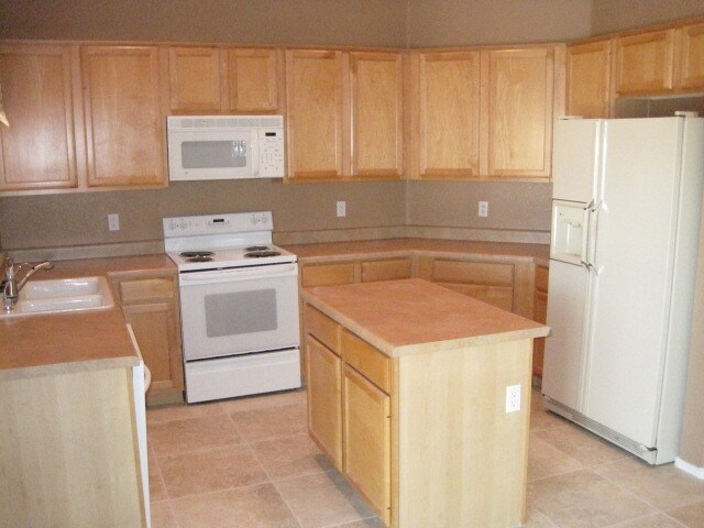 Foto del edificio - 345 S Cottonwood Dr