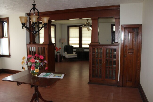 Foto del edificio - 2 Story Duplex