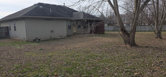 Building Photo - Beautiful 3 Bedroom 2 Bath in Battlefield for $1,495!