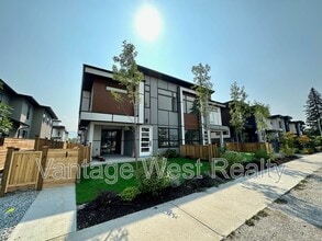 Building Photo - 867-867 Morrison Ave