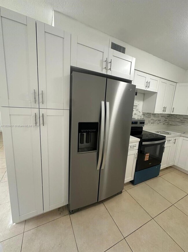 Foto del edificio - 700 SW 67th Ave