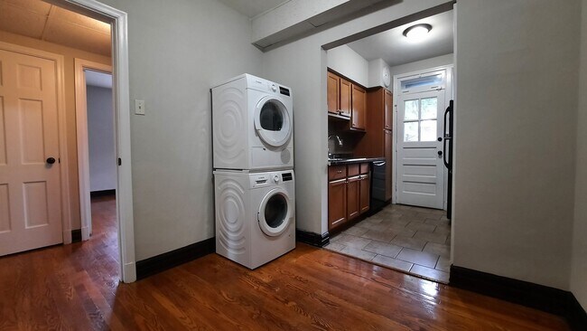 Foto del edificio - 1019 Sanford Ave