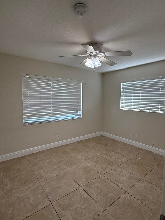 Foto del edificio - 7302 NW 57th Ct