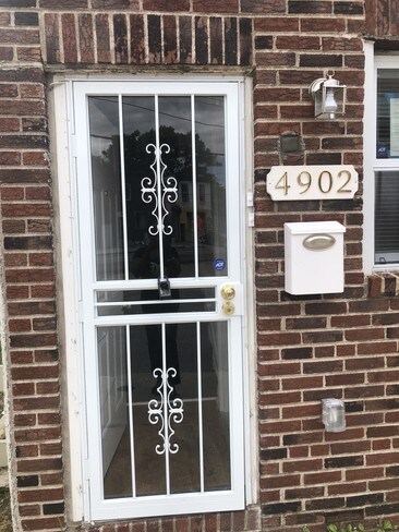 Entrada principal - 4902 Kershaw St