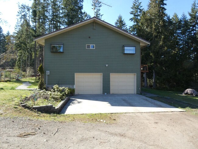 Building Photo - 997 Old Olympic Country Quality