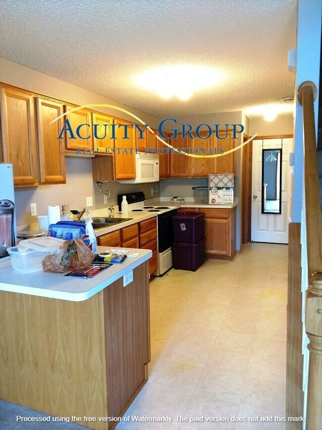 Building Photo - 2BR, 2BA End-Unit Townhome for Rent