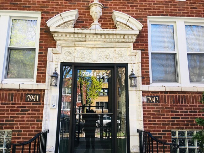 Building Photo - 7941 S Rhodes Ave