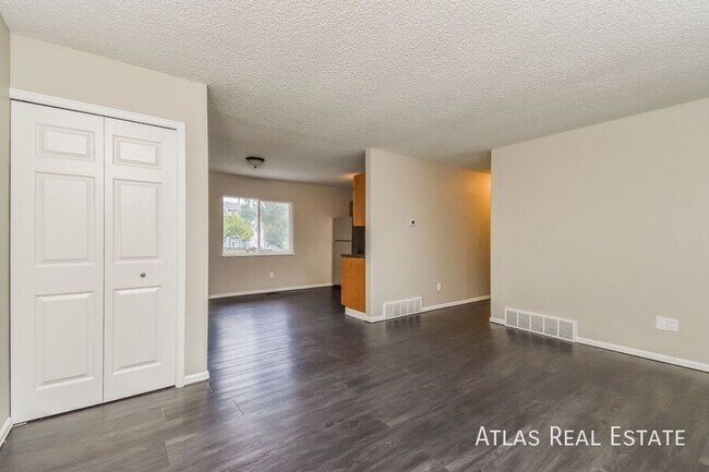 Building Photo - 4885 Artistic Cir