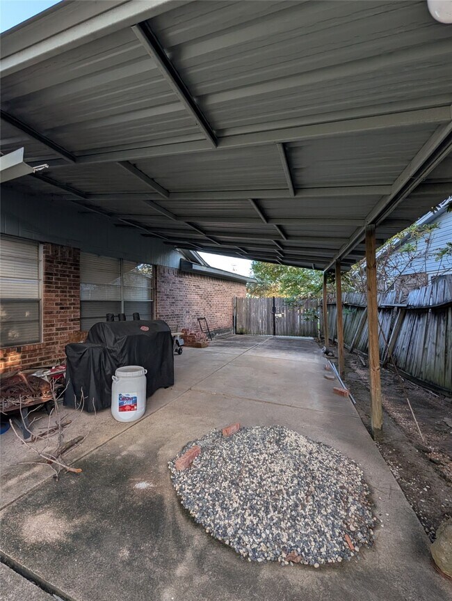 Foto del edificio - 11415 Poplarwood Ct