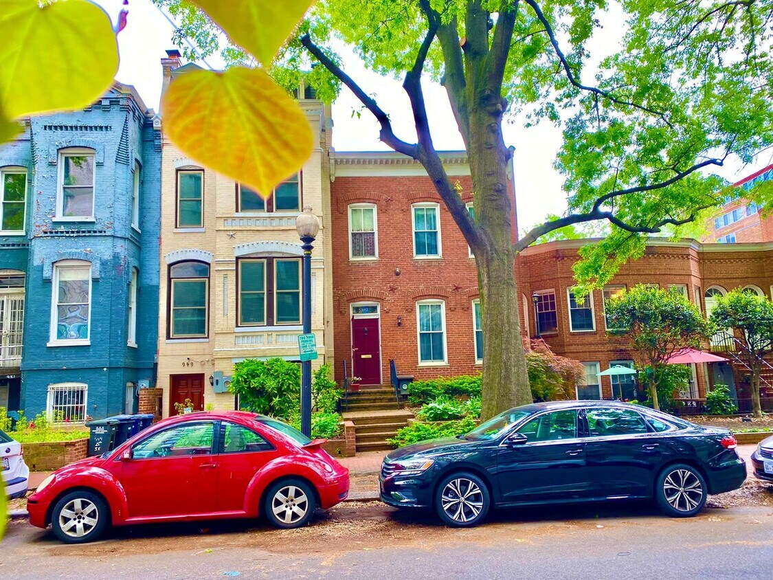 Foto principal - 947 25th St NW