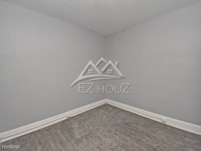 Building Photo - 3 br, 1 bath Apartment - 5313 Hamlin Ave