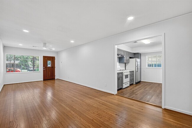 Foto del edificio - 946 Lamonte Ln