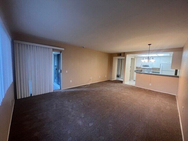 Building Photo - ***$300 Move-in Special*** One Bedroom Con...