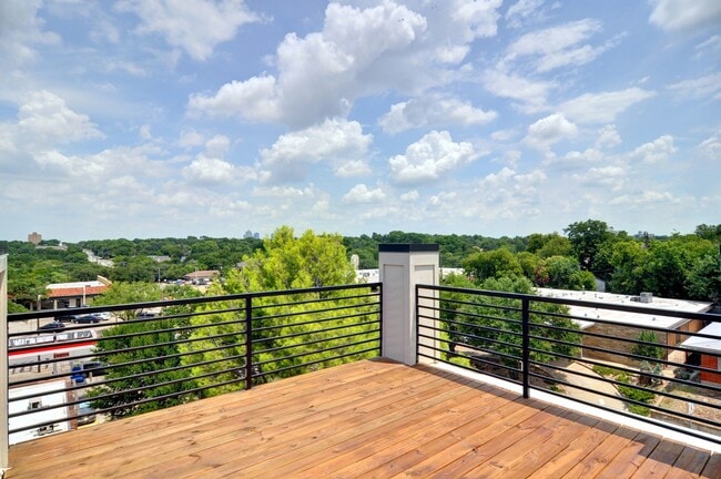 Foto del edificio - 2512 Forest Park Blvd