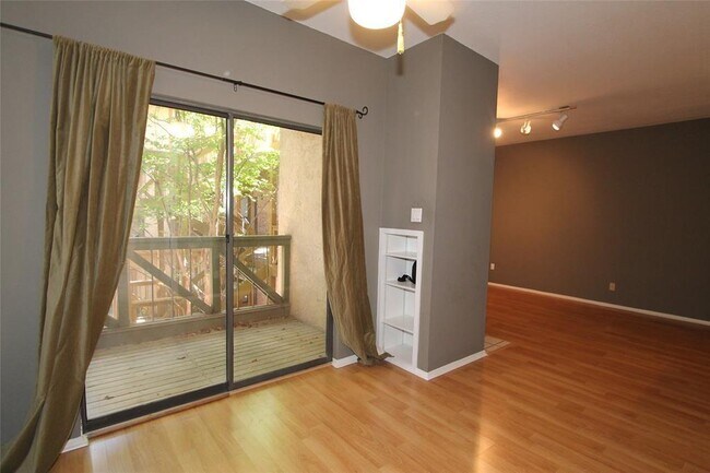 Foto del edificio - 806 W 24th St