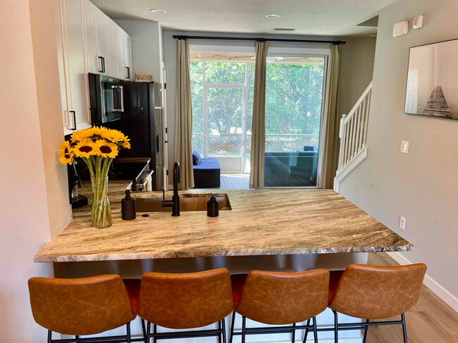 Foto del edificio - 8114 Summer Gate Ct