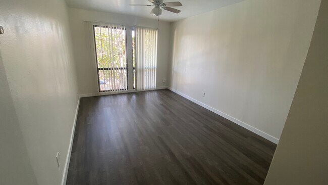 Building Photo - 2507 Navarra Dr
