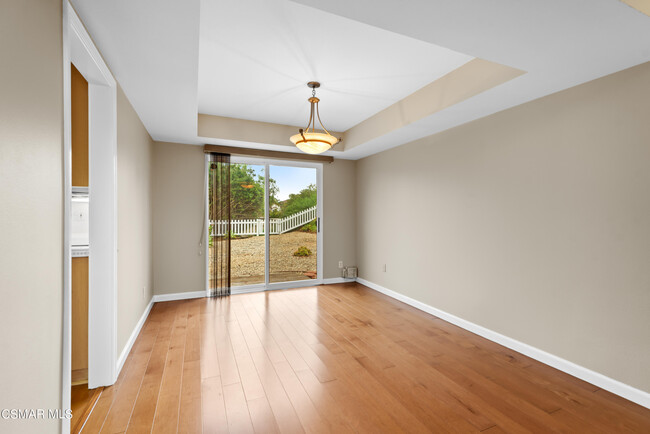 Foto del edificio - 349 S Greenway Ave