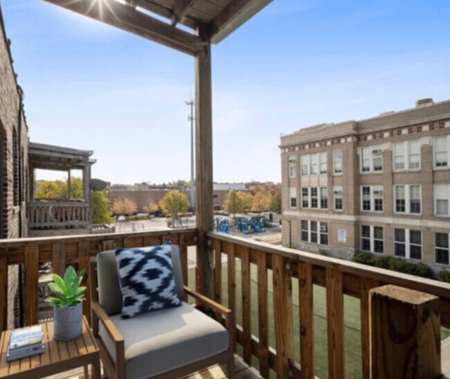 Photo - 813 W Waveland Ave Apartments