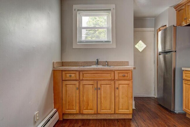 Foto del edificio - 329 E Union St