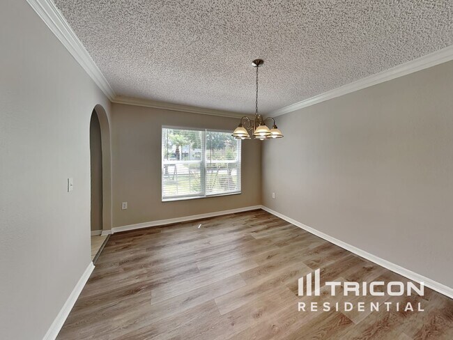 Building Photo - 12610 Lake Vista Dr