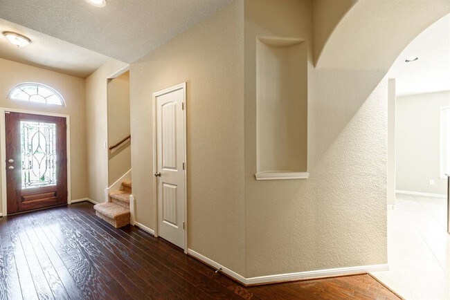 Building Photo - 202 Black Swan Pl