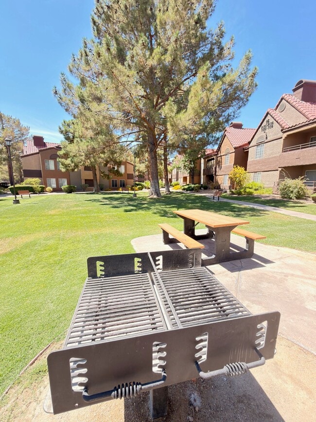 Building Photo - 2200 S Fort Apache