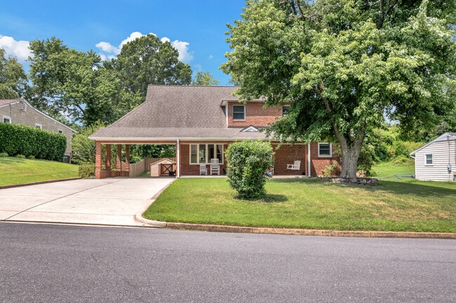 Building Photo - 6100 Leewood Dr