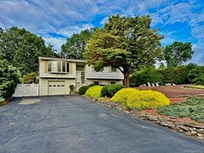 Building Photo - 722 Jacqueline Dr
