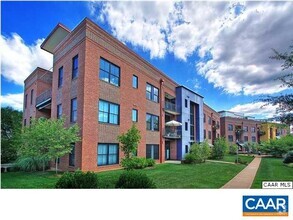 Building Photo - 202 Douglas Ave