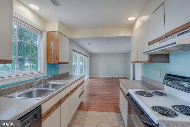 Building Photo - 54 Oak Hill