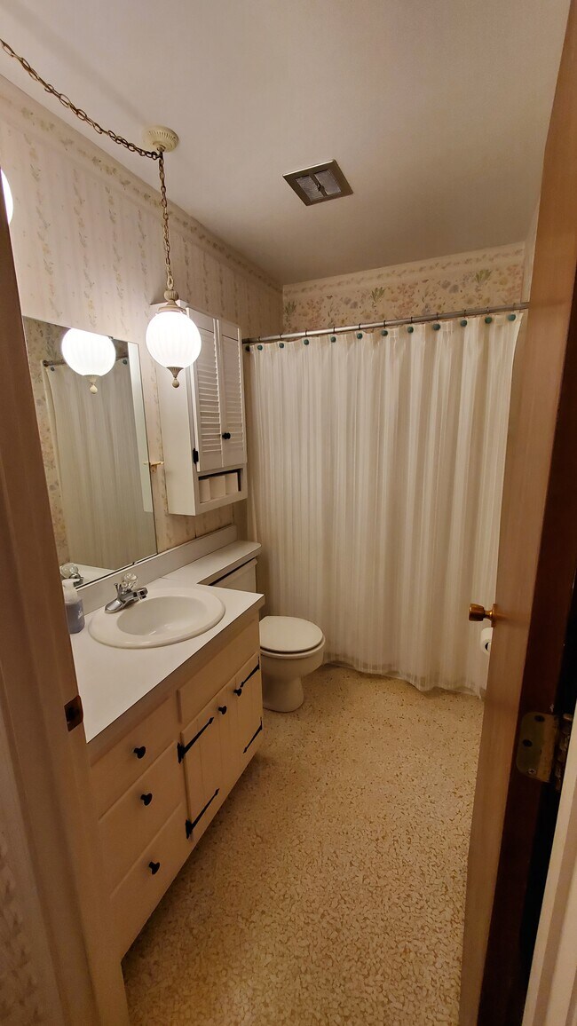 Bathroom #1 - 7415 Antebellum Dr