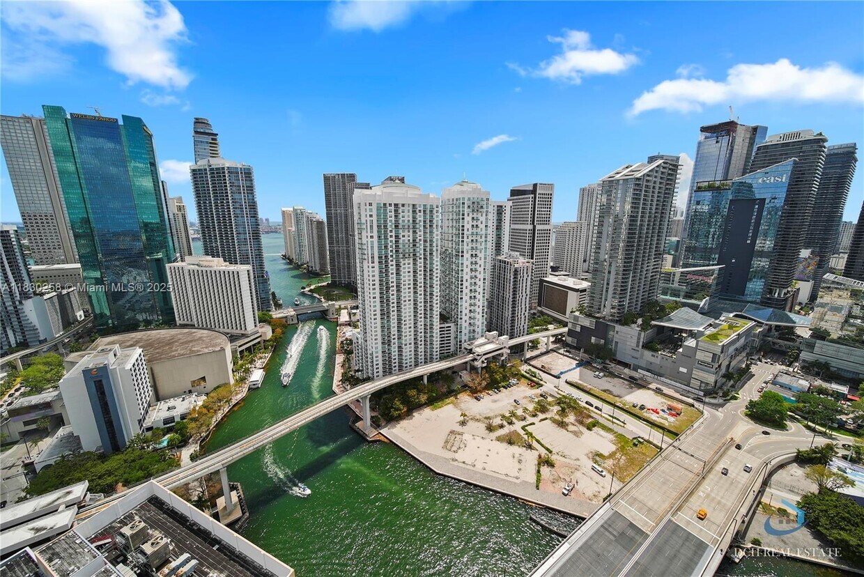 Primary Photo - 350 S Miami Ave