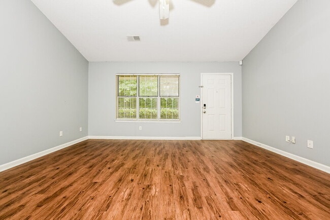 Foto del edificio - 1577 Red Briar Way