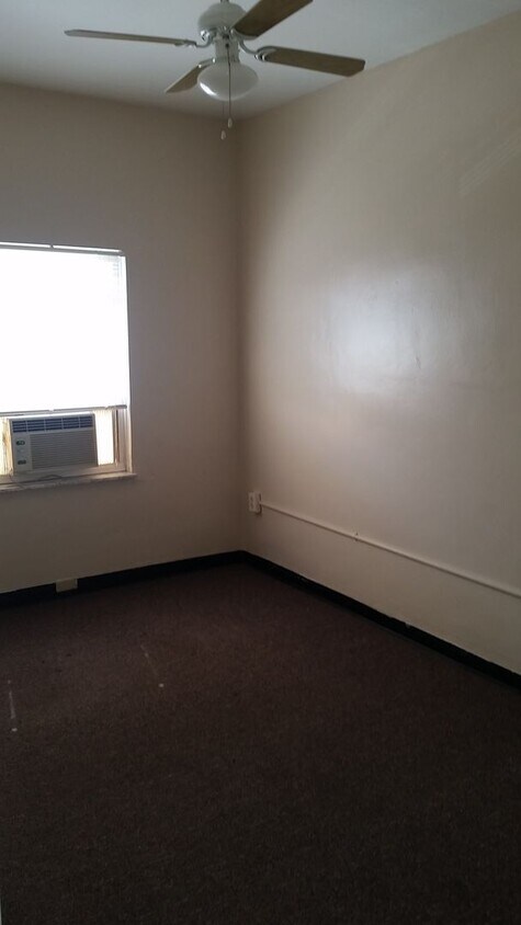 Foto principal - 3329 Ward St