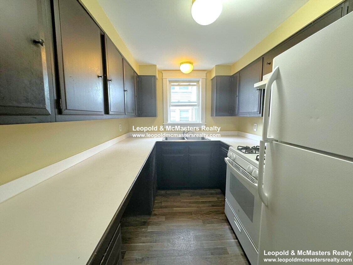 124 3rd St Unit 1F, Leominster, MA 01453 Condo for Rent in Leominster