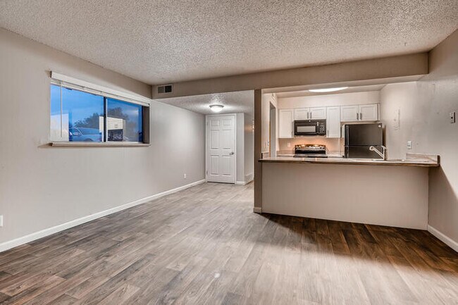 Foto del edificio - 10420 W 44th Ave