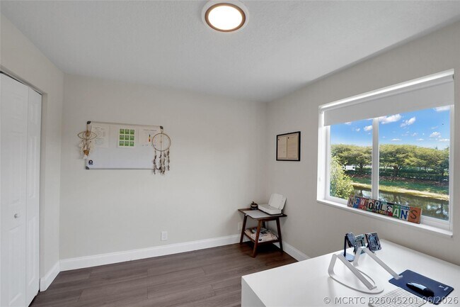 Foto del edificio - 1070 Bluewood Terrace