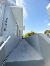 Building Photo - 2736 SW 22nd Ave