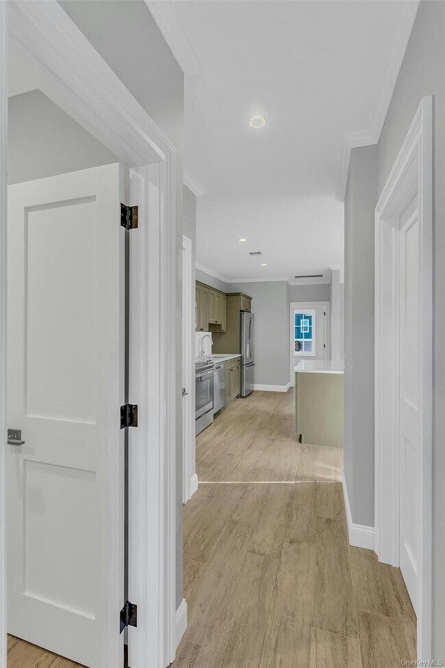 Foto del edificio - 156 W Broadway