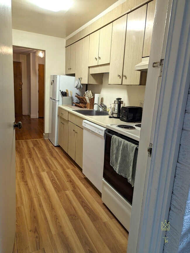 Building Photo - 19 Commonwealth Ter