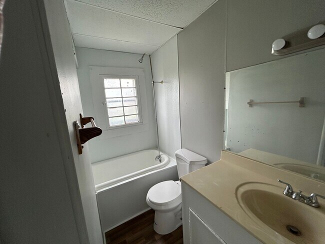 Foto del edificio - 3568 W 63rd St