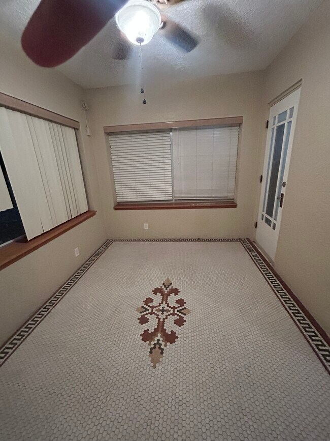 Foto del edificio - 833 5th Ave N