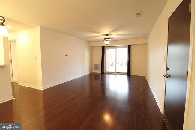 Foto del edificio - 102 Chesterfield Ln