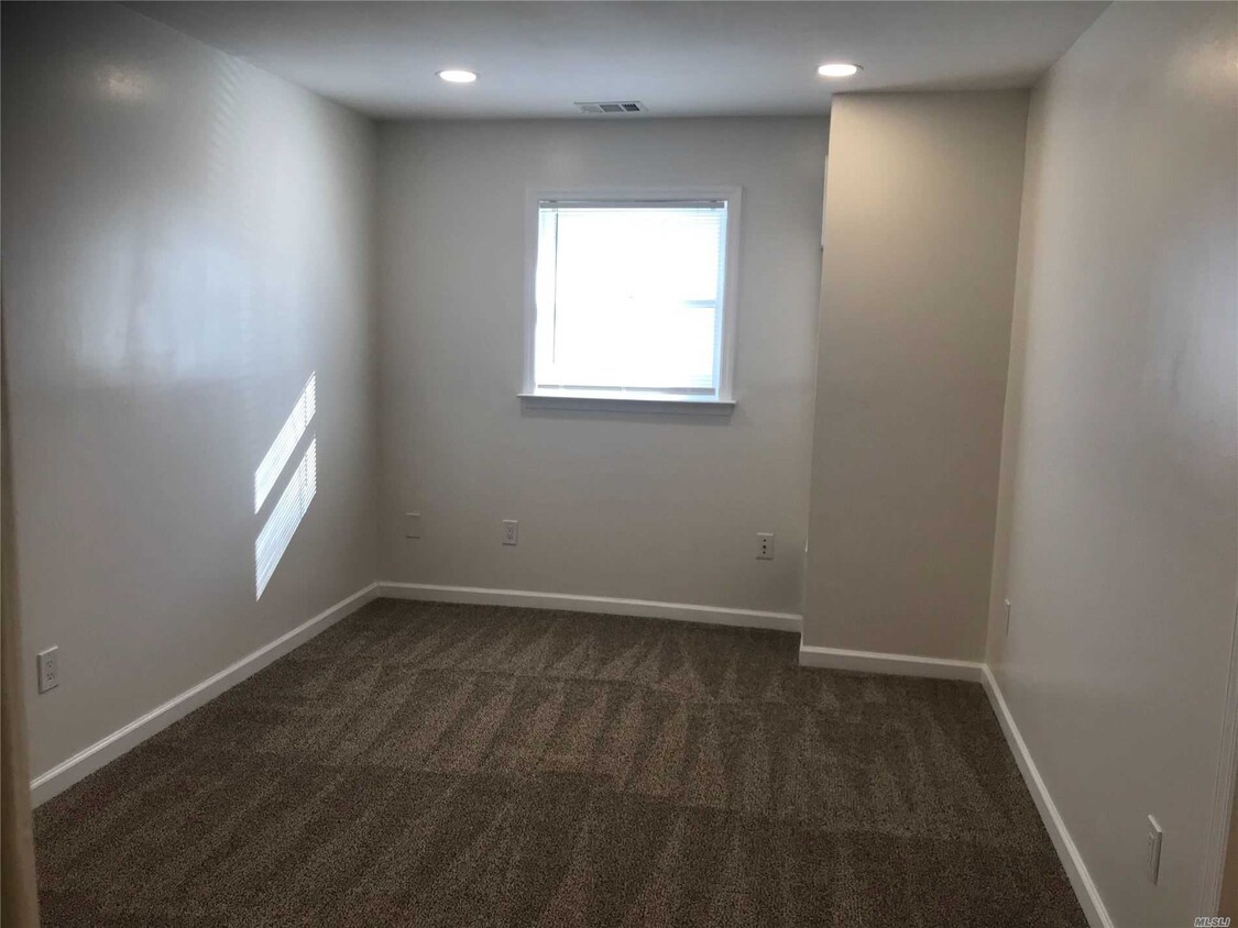 Foto principal - 79 W Main St