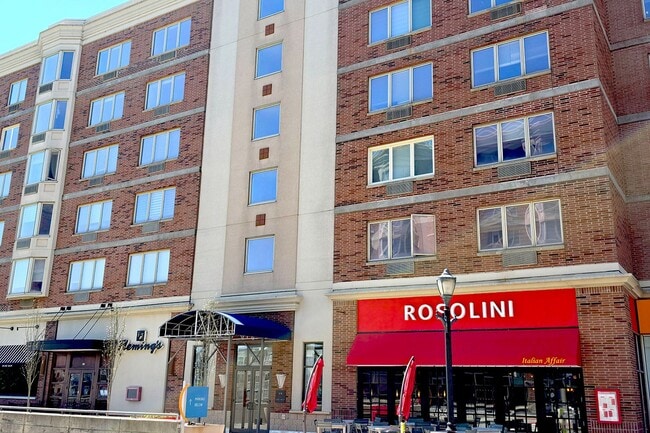 Foto del edificio - 225 River Rd