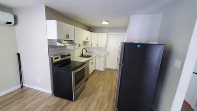 Building Photo - 45 Cameron St