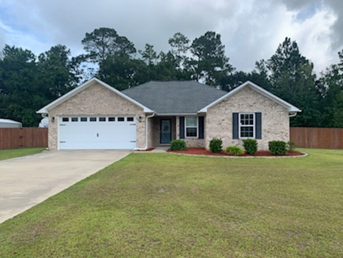 Foto principal - Stunning 3-Bedroom Home in Parish Crossing...