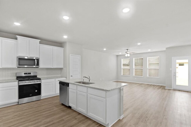 Building Photo - 4719 Mustang Run Dr