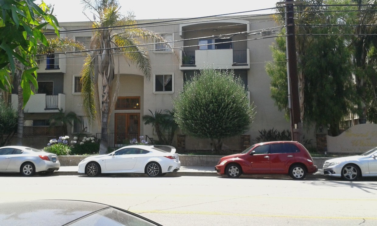 Foto principal - 6039 Whitsett Ave